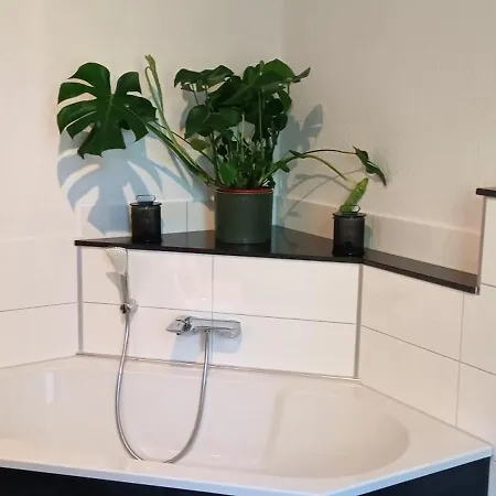 Ferienwohnung Gemuetliche Auszeit - Wallbox, Nur 50M Zum Hauptbahnhof, Ruhig, Parterre, Zentral, Hunde Willkommen, Kinderausstattung Vorhanden Gotha Exterior foto