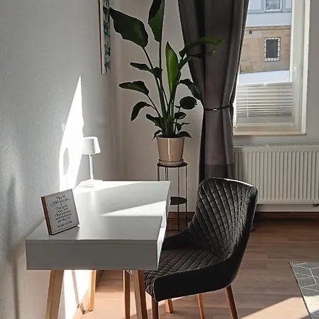 Ferienwohnung Gemuetliche Auszeit - Wallbox, Nur 50M Zum Hauptbahnhof, Ruhig, Parterre, Zentral, Hunde Willkommen, Kinderausstattung Vorhanden Gotha Exterior foto