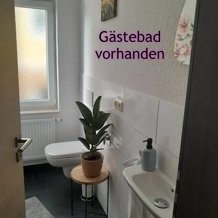 Ferienwohnung Gemuetliche Auszeit - Wallbox, Nur 50M Zum Hauptbahnhof, Ruhig, Parterre, Zentral, Hunde Willkommen, Kinderausstattung Vorhanden Gotha Exterior foto