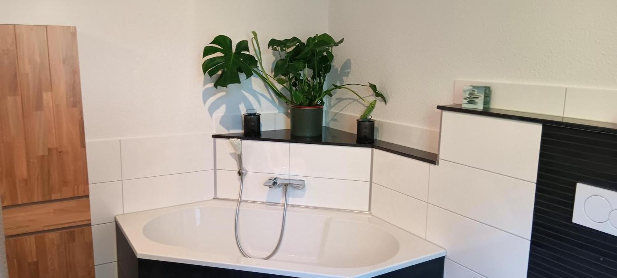 Gemuetliche Auszeit - Wallbox, Nur 50m Zum Hauptbahnhof, Ruhig, Parterre, Zentral, Hunde Willkommen, Kinderausstattung Vorhanden Apartment *