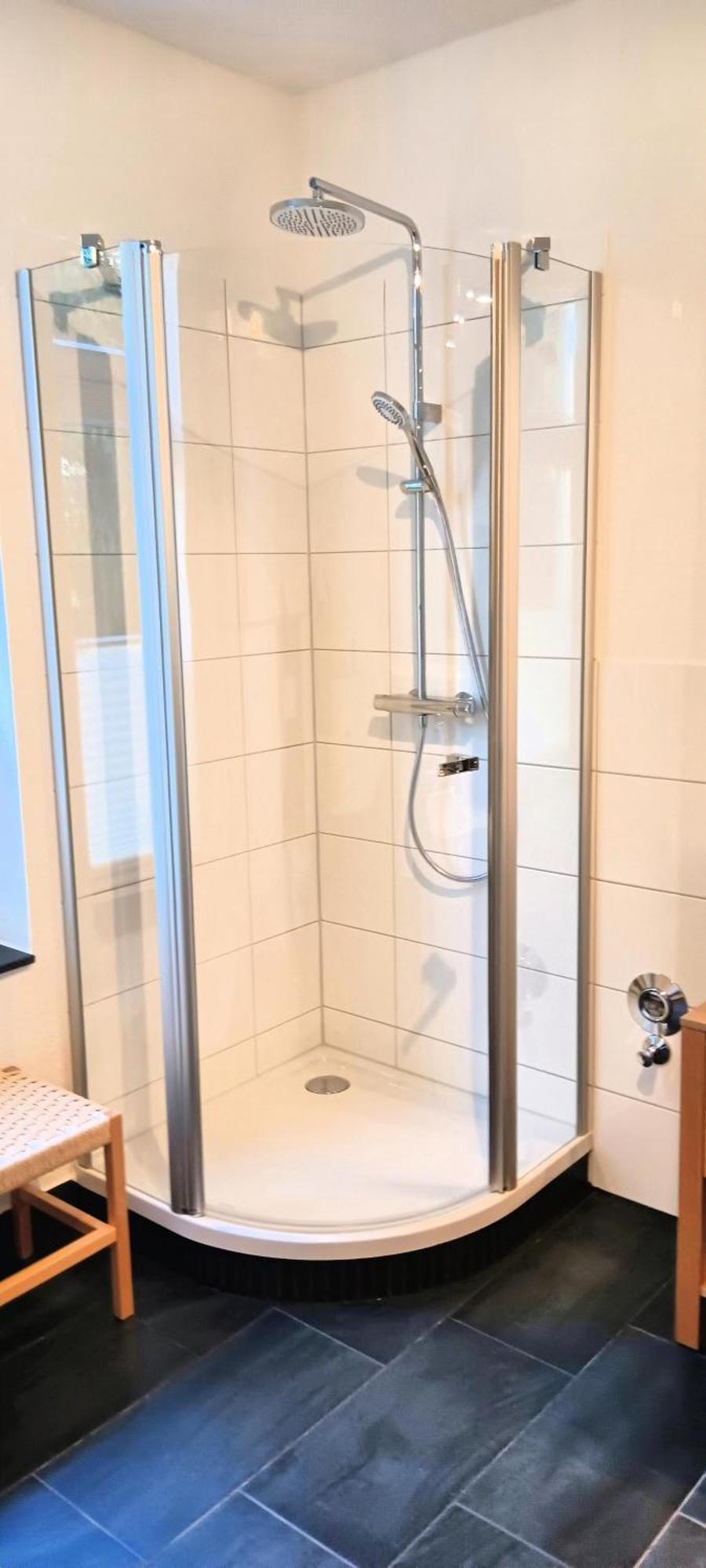 Apartment Gemuetliche Auszeit - Wallbox, Nur 50m Zum Hauptbahnhof, Ruhig, Parterre, Zentral, Hunde Willkommen, Kinderausstattung Vorhanden