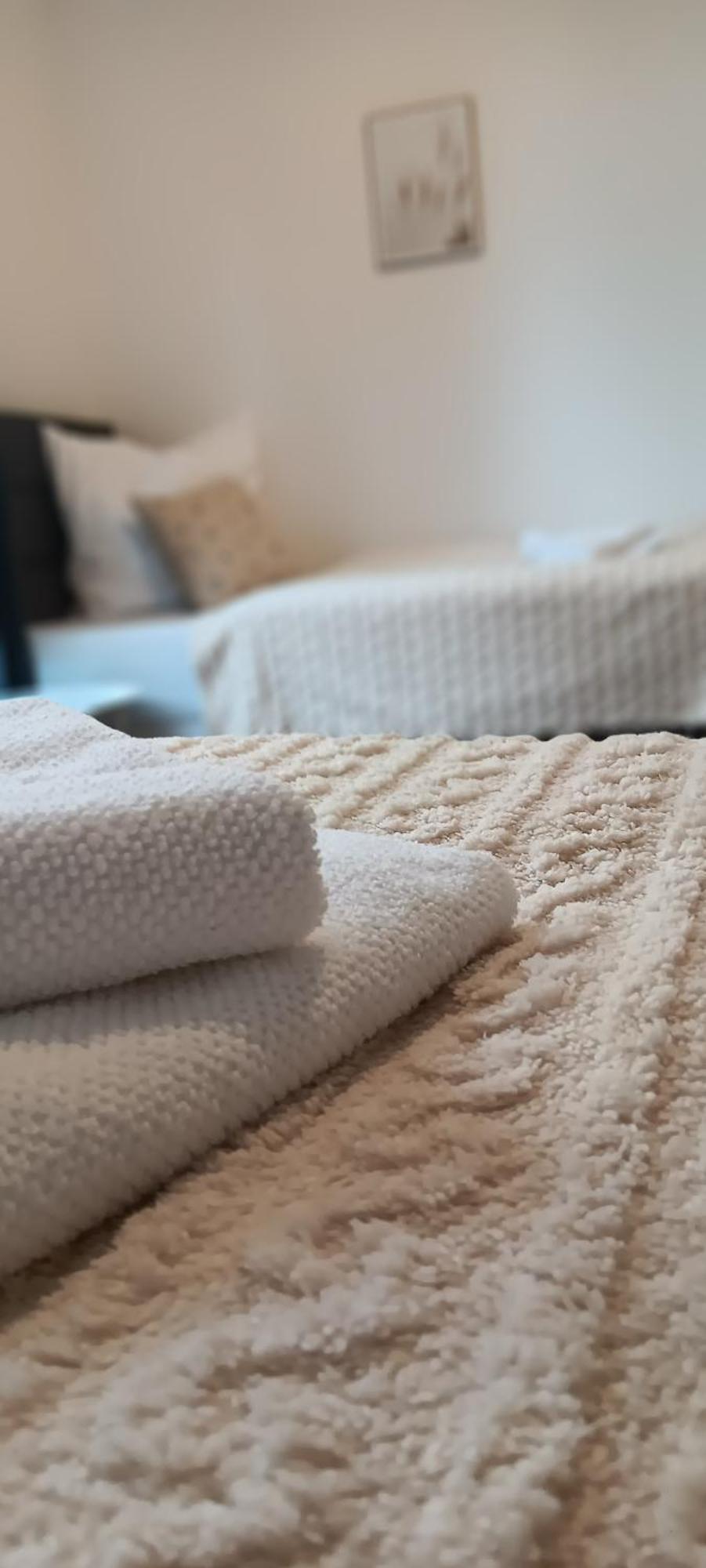 Gemuetliche Auszeit - Wallbox, Nur 50m Zum Hauptbahnhof, Ruhig, Parterre, Zentral, Hunde Willkommen, Kinderausstattung Vorhanden Apartment Gotha